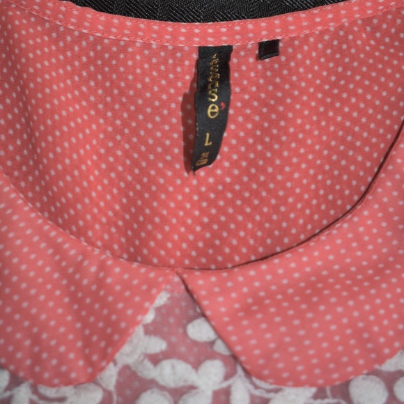 Peach sleeveless asymmetric top with lace - Picture 4 of 4